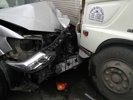 4 ô tô tông liên hoàn, Quốc lộ 1A tắc gần 4 km - 1 Hiện trường vụ tai nạn