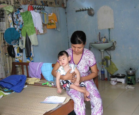 Nhói lòng người mẹ trẻ theo những cơn co giật của con - 2 Nhói lòng người mẹ trẻ theo những cơn co giật của con - 2