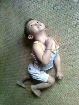 Thương cậu bé khôi ngô phải chịu số phận nghiệt ngã - 1