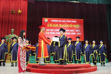 40 tân cử nhân ĐH Công đoàn tốt nghiệp loại giỏi - 1 40 tân cử nhân ĐH Công đoàn tốt nghiệp loại giỏi - 1
