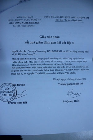 Ông Cung Văn Toán, anh trai của liệt sỹ Cung Văn Chiến với Bằng Tổ quốc ghi công của em mình