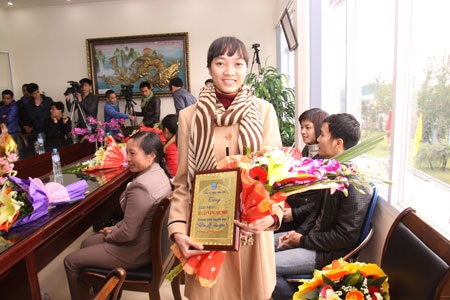 “Săn lộc đầu năm”, 9 khách hàng may mắn trúng 1 cây vàng