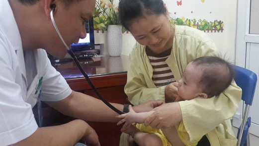 Cứu sống bệnh nhi nhẹ cân bị tim nhanh bằng kỹ thuật mới - 2 Bé trai đã trở về bình thường sau các thăm khám mới nhất