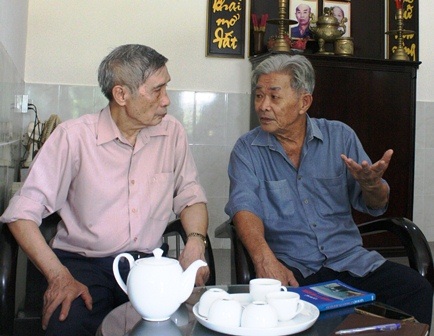 Thiếu tướng Lê Kế Lâm: Bộ máy nhà nước chớ để “phình to”! - 1 Chuẩn đô đốc Lê Kế Lâm (trái) cho rằng trong Đại hội Đảng sắp tới, cần phải bàn đến việc tinh giản bộ máy Nhà nước.