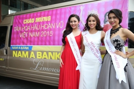 Hoa hậu Hoàn vũ Phạm Thị Hương làm “nhân viên” ngân hàng - 1 Hoa hậu Hoàn vũ Phạm Thị Hương làm “nhân viên” ngân hàng - 1