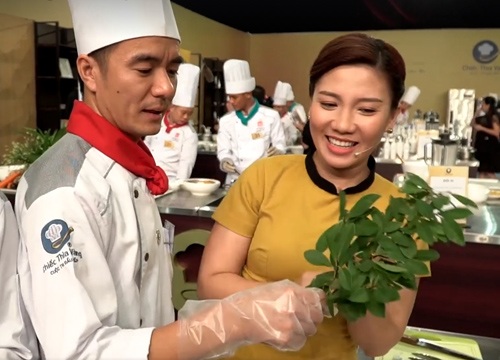 Chiếc Thìa Vàng: Hành trình hoa cỏ trở thành rau - 4 Bếp trưởng Phạm Văn Đại giới thiệu lá thùn mũn