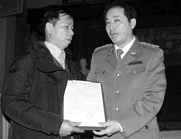 Ông Nguyễn Thanh Chấn nhận quyết định đình
chỉ điều tra của Bộ Công an.