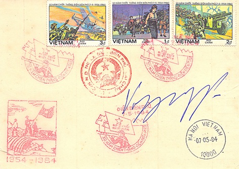 Hai phong bì thư có chữ ký của Đại tướng Võ Nguyên Giáp - 1 Phong bì thư kỷ niệm 30 năm chiến thắng Điện Biên Phủ trên có chữ ký lưu niệm của Đại tướng