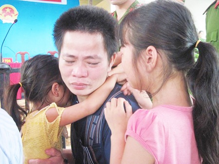 2 vụ xử án giết người: Tưởng là thế mà không phải thế - 1 2 đứa con của Lam khóc thương bố mình