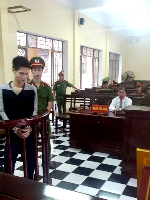 Bị mắng vì mê chơi game, nghịch tử xuống tay sát hại cha ruột - 1 Bị cáo Phạm Văn Trực tại phiên tòa ngày 28/11