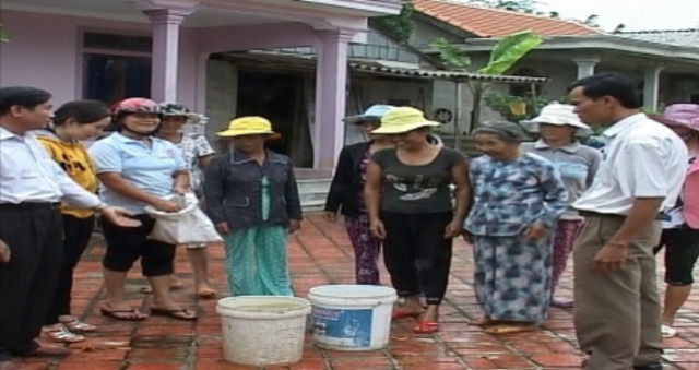 Quảng Trị: Đảm bảo nguồn nước sạch sinh hoạt cho người dân vùng bị ngập lụt - 2
Việc xử lý nguồn nước sau lũ là vấn đề cấp thiết.