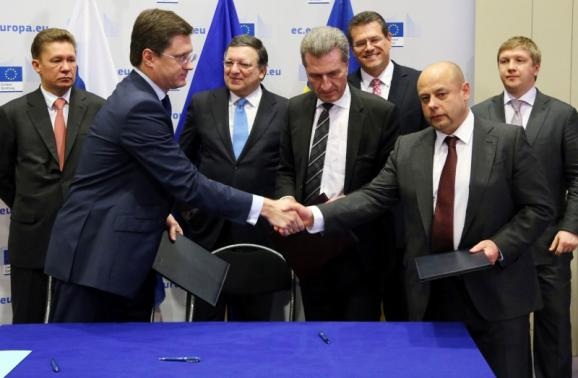 Nga và Ukraine đạt thỏa thuận nối lại nguồn cung khí đốt - 1 Đại diện ba bên Nga, Ukraine và EU hoan hỉ sau lễ ký thỏa thuận.