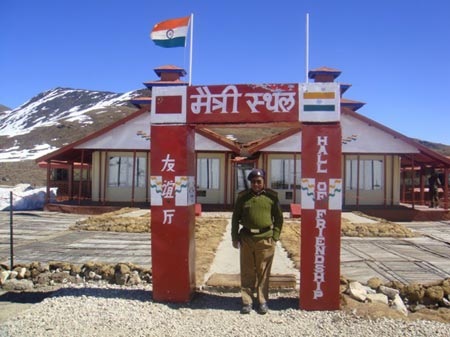 Binh sĩ Ấn Độ đứng gác tại khu vực biên giới gần Trung Quốc.