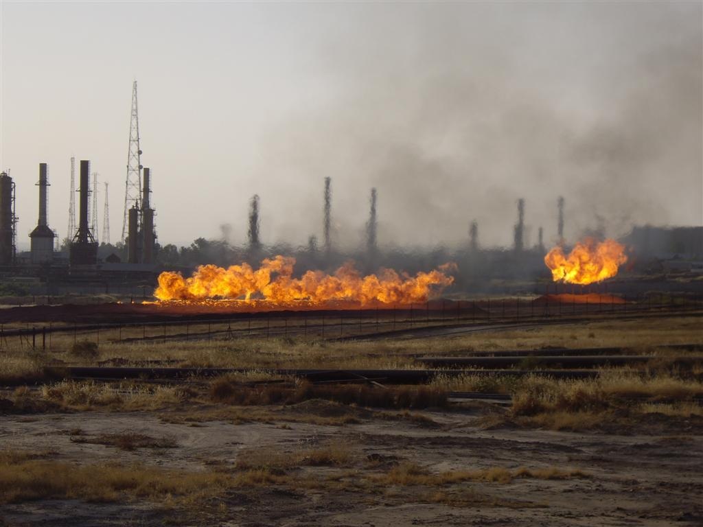 Một mỏ dầu của IS tại Syria bị tấn công. (Ảnh minh họa)