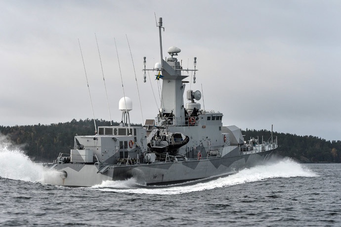 Tàu hải quân Thụy Điển tham gia tìm kiếm tàu ngầm lạ.