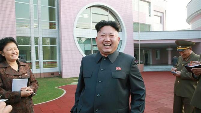 Ông Kim Jong-un chống gậy thăm trường mẫu giáo và trại trẻ mồ côi - 2 KCNA