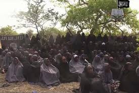 Hình ảnh các nữ sinh bị bắt cóc được cắt ra từ đoạn băng của Boko Haram.