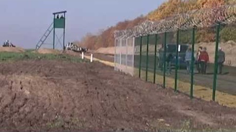 Ukraine thừa nhận không đủ tiền xây tường biên giới với Nga - 1 Ukraine thừa nhận không đủ tiền xây tường biên giới với Nga
