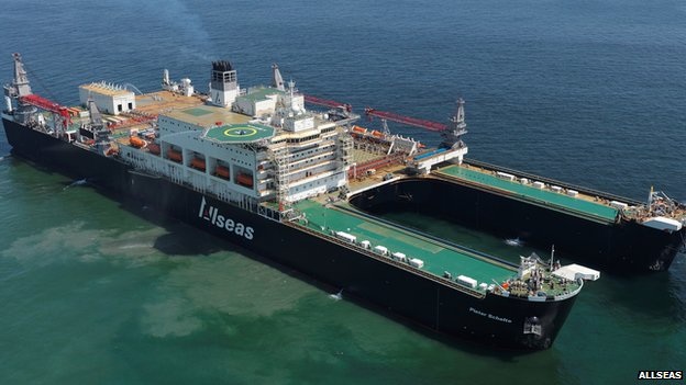 Con tàu lớn nhất thế giới thực hiện chuyến vượt biển đầu tiên - 1 Tàu Pieter Schelte, dài 382 m.