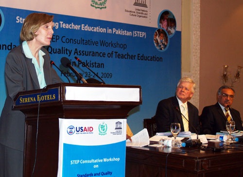 Bà Anne Aarnes trong một chuyến thăm tới Pakistan.