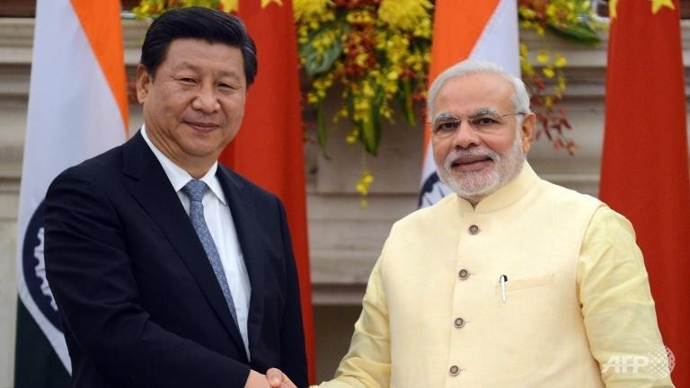 Chủ tịch Trung Quốc Tập Cận Bình (trái) và Thủ tướng Ấn Độ Narendra Modi.
