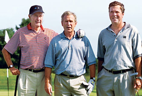 Thêm một thành viên gia tộc Bush tham gia chính trường Mỹ - 2 Cựu Tổng thống George H.W. Bush (trái) cùng 2 con trai George W. Bush (giữa) và Jebb Bush.