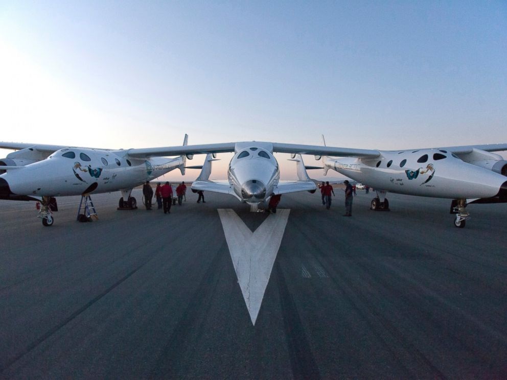 Tàu vũ trụ phát nổ trên sa mạc Mỹ, 1 phi công thiệt mạng - 7 Máy bay vận tải chở SpaceShipTwo.