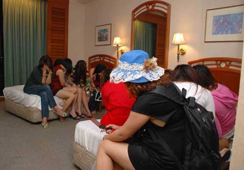 Malaysia bắt giữ 20 phụ nữ nước ngoài nghi hành nghề mại dâm - 1 Một số phụ nữ nước ngoài hành nghề mại dâm bị cảnh sát Malaysia bắt giữ trong những lần trước đây.