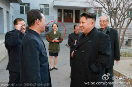 Em gái ông Kim Jong-un tiến gần hơn tới trung tâm quyền lực - 2 Cô Kim cũng tháp tùng anh trai trong các chuyến công tác.