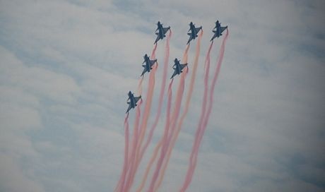 Các nữ phi công Trung Quốc cũng tham gia trình diễn trong kỳ triển lãm này.