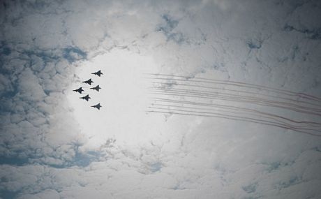 Các nữ phi công Trung Quốc cũng tham gia trình diễn trong kỳ triển lãm này.