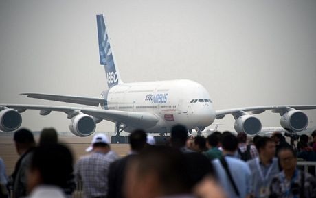 Airbus A380, máy bay chở khách lớn nhất thế giới, cũng không thể thiếu vắng trong triển lãm này.