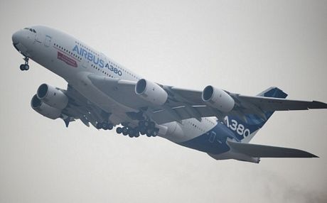 Airbus A380, máy bay chở khách lớn nhất thế giới, cũng không thể thiếu vắng trong triển lãm này.