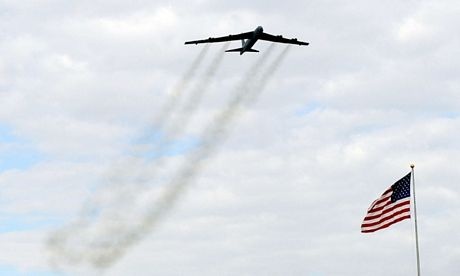 3 chiếc MiG-21 của không quân Ấn Độ bay trên một căn cứ ở Tezpur.