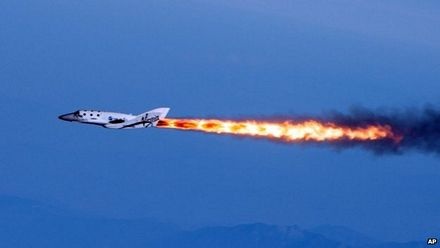 Tàu vũ trụ phát nổ trên sa mạc Mỹ, 1 phi công thiệt mạng - 6 SpaceShipTwo trong một cuộc thử nghiệm vào năm 2013.