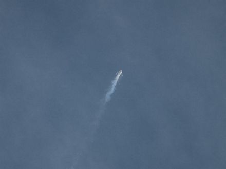 Tàu vũ trụ phát nổ trên sa mạc Mỹ, 1 phi công thiệt mạng - 3 SpaceShipTwo phát nổ trên bầu trời.
