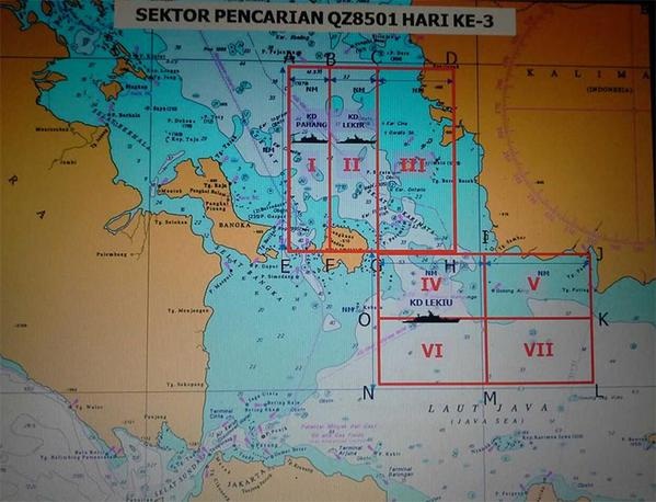 Trên một máy bay tìm kiếm của không quân Indonesia.