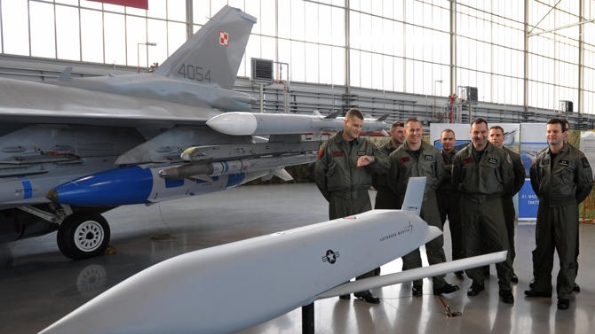 Ba Lan mua 40 tên lửa tầm xa của Mỹ - 1 Ba Lan mua 40 tên lửa tầm xa của Mỹ