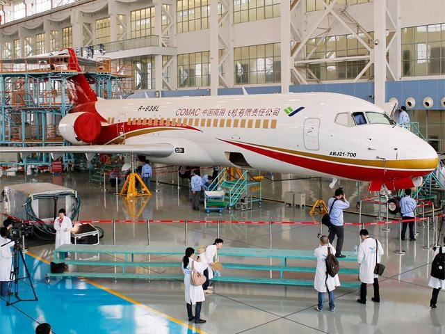 Trung Quốc đạt bước tiến mới trong chế tạo máy bay phản lực - 1 ARJ21-700