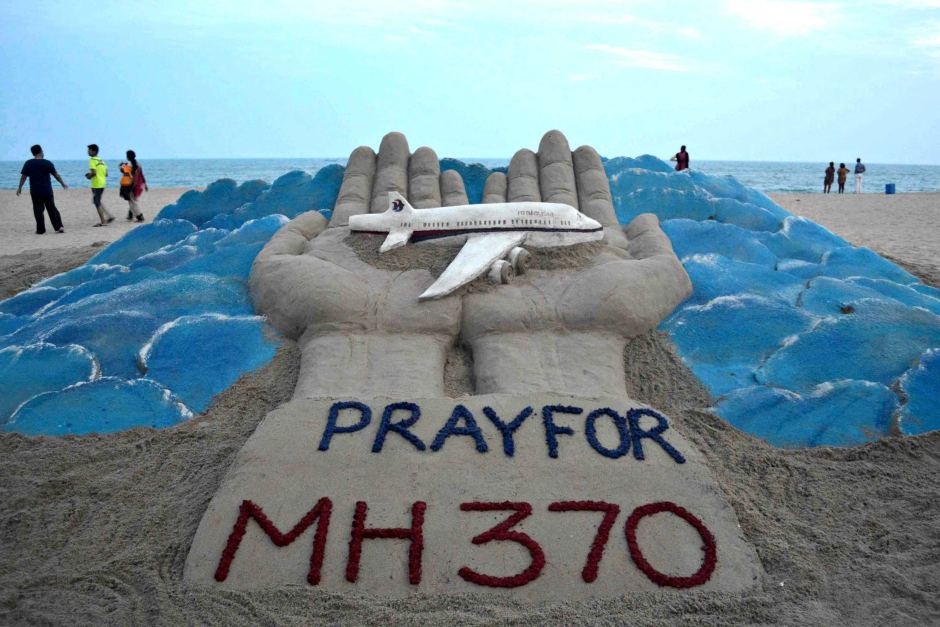 Máy bay AirAsia mất tích, hàng không Malaysia hứng “tam tai” - 1 Chuyến bay MH370 của Malaysia Airlines đã mất tích hồi tháng 3 năm nay.