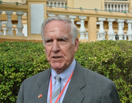 Đại sứ đầu tiên tại Việt Nam Pete Peterson. (Ảnh: