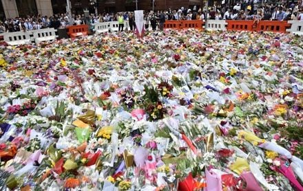 Tổng cộng 17 con tin đã bị khống chế.