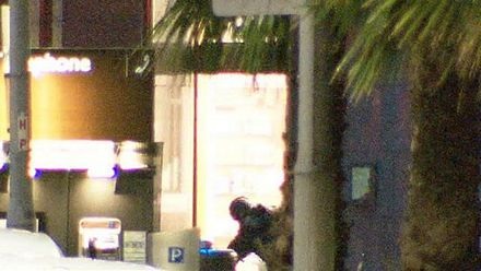 Lực lượng giải cứu đã cho nổ lựu đạn khói trước khi ập vào quán.