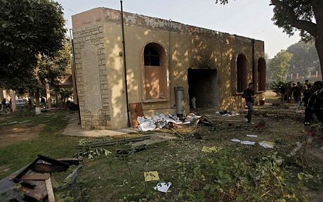 Những kẻ tấn công đã bắn bừa bãi vào các học sinh, giáo viên và nhân viên của trường.