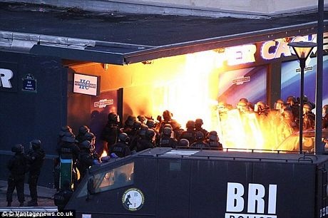 Cảnh tượng ngổn ngang bên trong siêu thị do vụ tấn công.