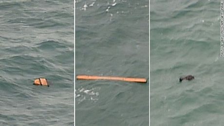 Các mảnh vỡ trôi nổi nghi của máy bay mất tích được phát hiện từ trên cao.