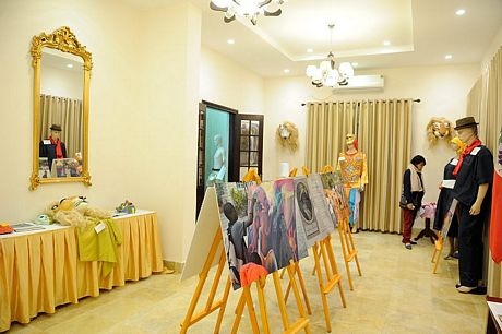 Một góc của triển lãm nghệ thuật tại Đại sứ quán Haiti.