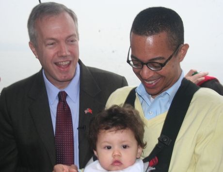 Gia đình nhỏ của Đại sứ Mỹ Ted Osius. (Ảnh: