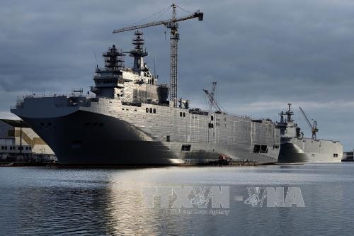 Pháp đặt điều kiện chuyển giao tàu chiến Mistral cho Nga - 1 Tàu chiến lớp Mistral neo đậu tại Saint-Nazaire, miền tây Pháp ngày 20/12. Ảnh: AFP/ TTXVN.