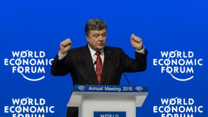 Tổng thống Ukraine nói Nga đưa 9.000 binh sĩ vào miền đông - 1 Tổng thống Poroshenko phát biểu tại diễn đàn kinh tế thế giới ở Davos, Thụy Sĩ. (Ảnh: